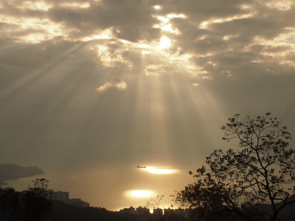 Picture of the Sun behind the clouds by Sai Pradhan